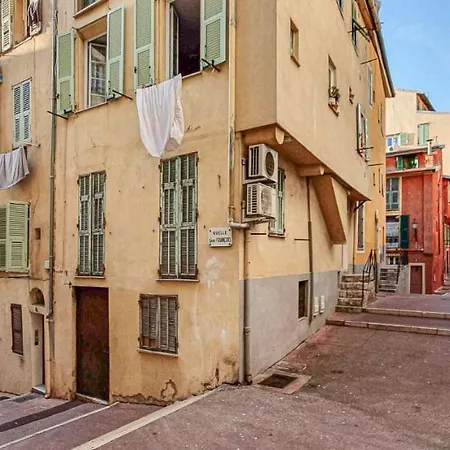 Cosy In The Old Town - St Francois Square Apartment *